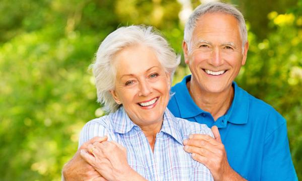 Постійно діє знижка для пенсіонерів на лікування та протезування зубів